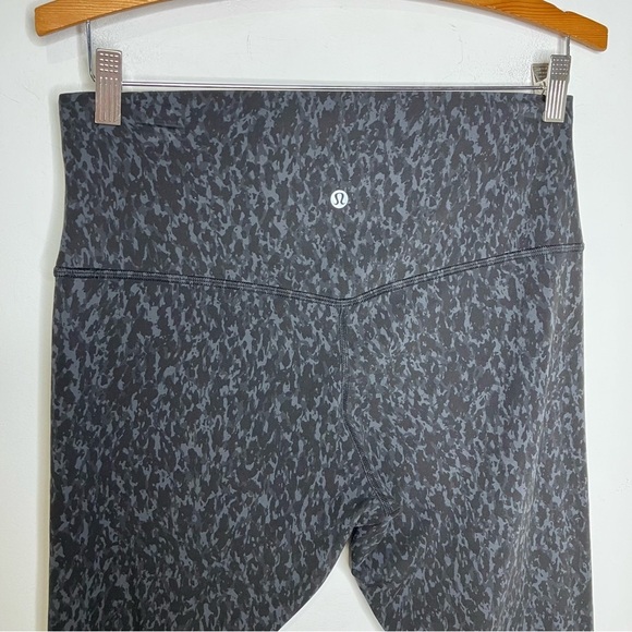 Lululemon black animal print leggings knee length below the knee size 12 - Picture 3 of 7